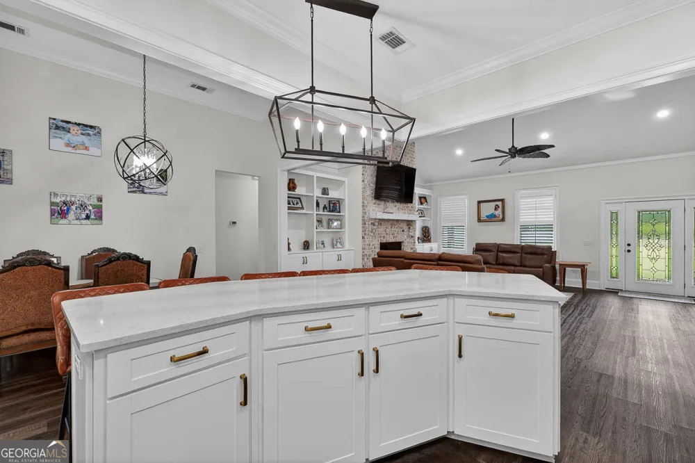 211 Sanford DR Waverly, GA 31565