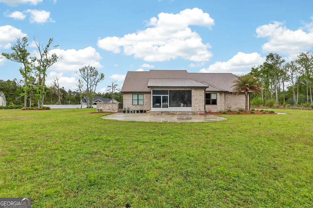 211 Sanford DR Waverly, GA 31565