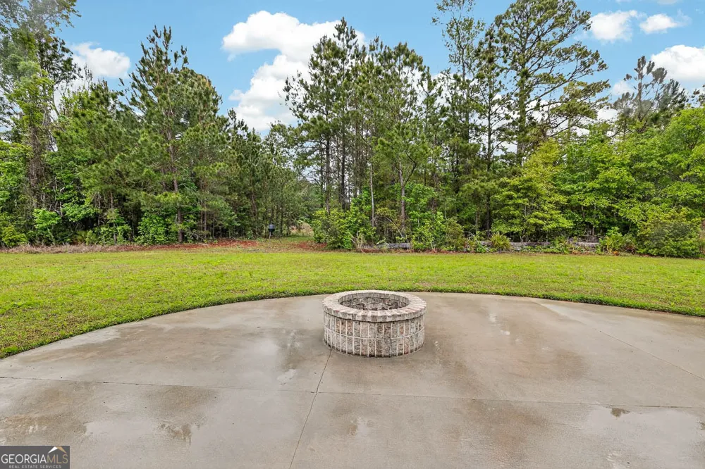 211 Sanford DR Waverly, GA 31565