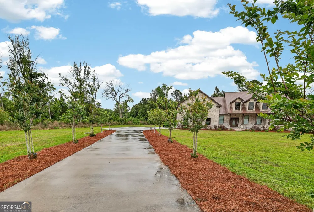211 Sanford DR Waverly, GA 31565