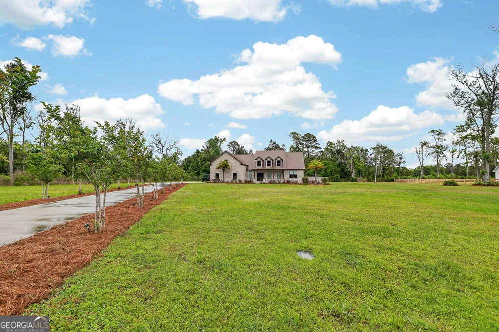 211 Sanford DR Waverly, GA 31565