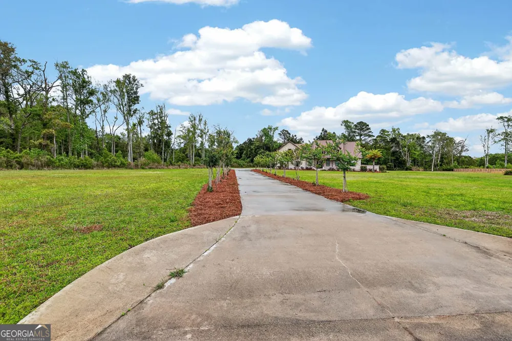 211 Sanford DR Waverly, GA 31565