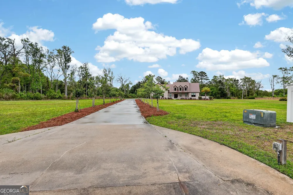 211 Sanford DR Waverly, GA 31565