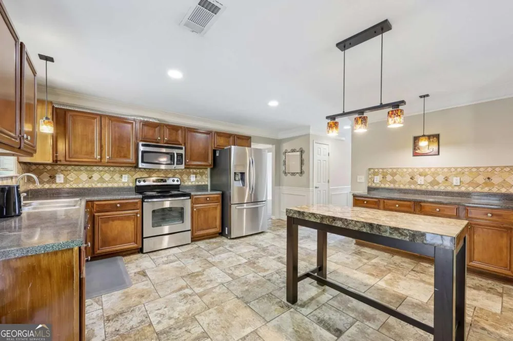 1943 Tulip Petal RD Auburn, GA 30011