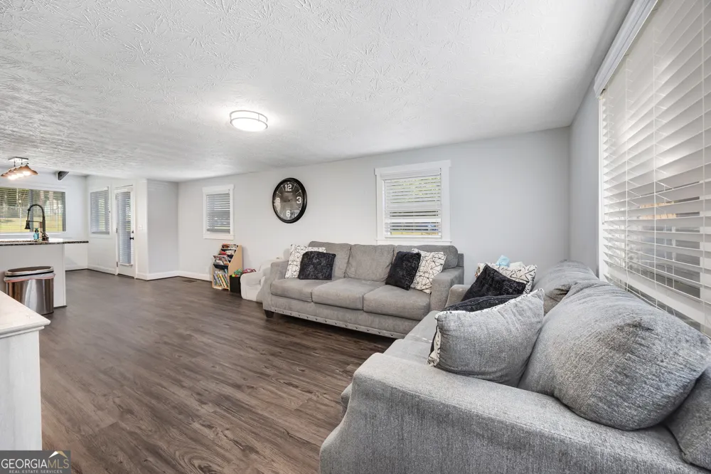 51 Cedar CIR West Point, GA 31833