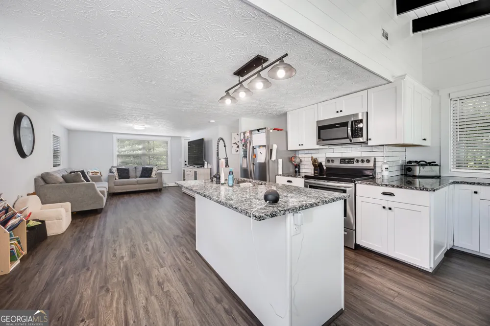 51 Cedar CIR West Point, GA 31833