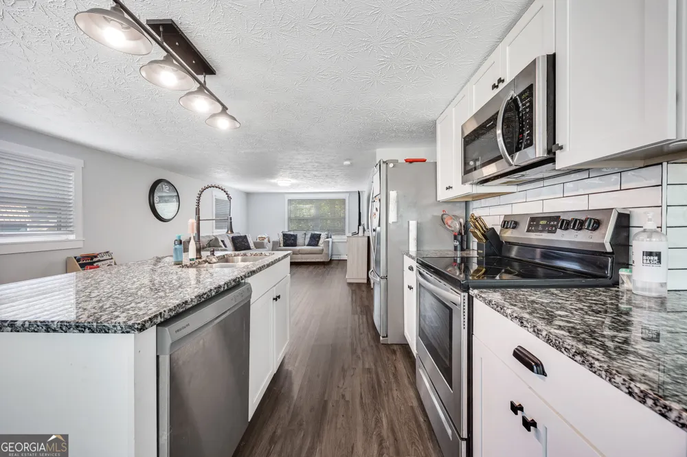 51 Cedar CIR West Point, GA 31833