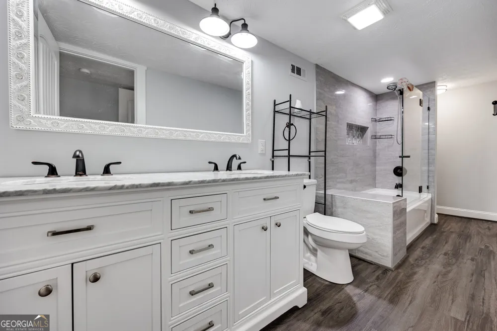 51 Cedar CIR West Point, GA 31833