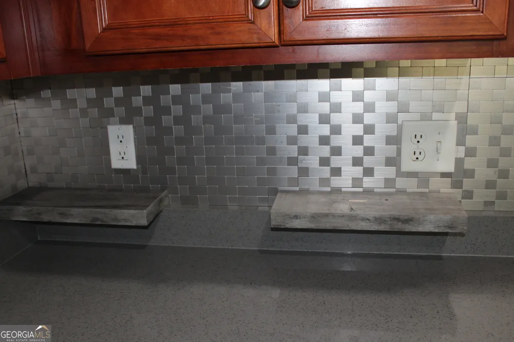 33 LEE ROAD 2076 Phenix City, AL 36870