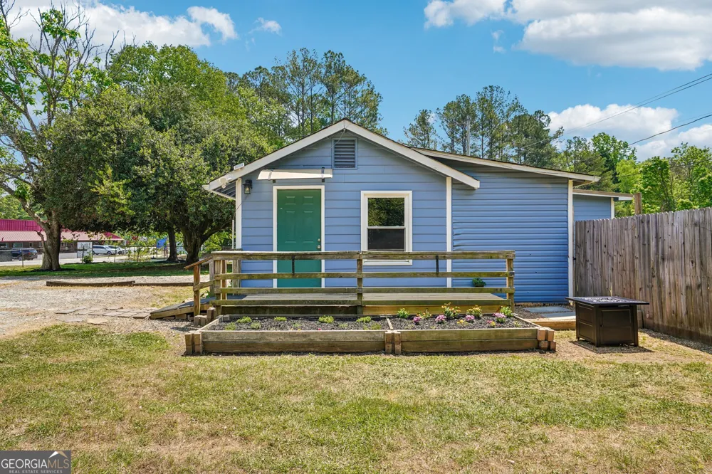 1042 Main ST Whitesburg, GA 30185