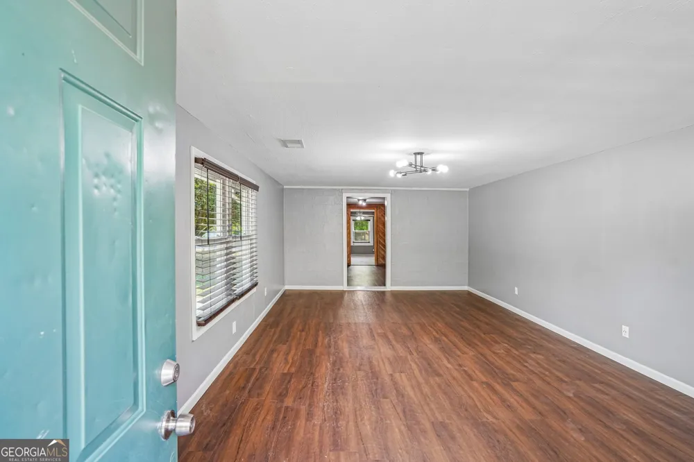 1042 Main ST Whitesburg, GA 30185