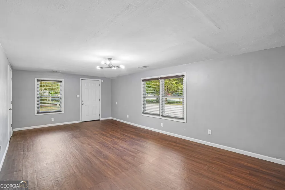 1042 Main ST Whitesburg, GA 30185