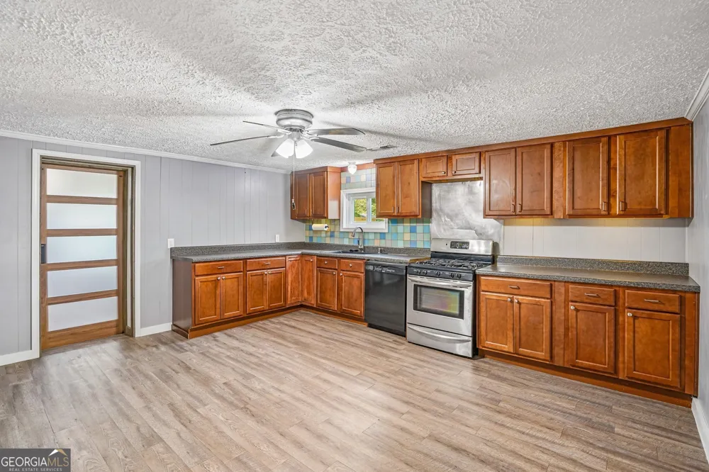 1042 Main ST Whitesburg, GA 30185