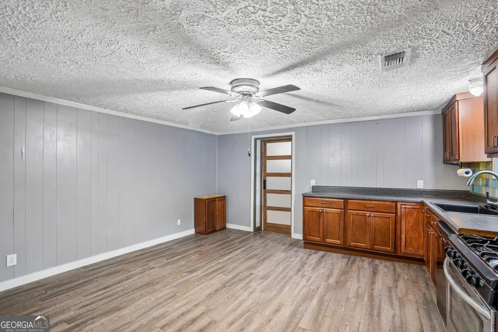 1042 Main ST Whitesburg, GA 30185