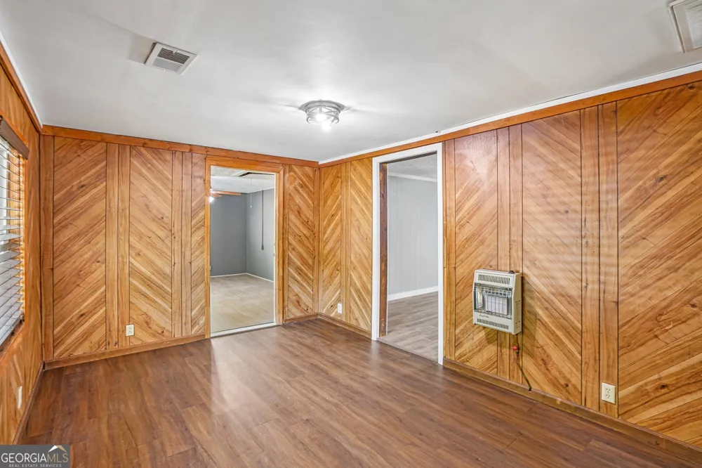 1042 Main ST Whitesburg, GA 30185