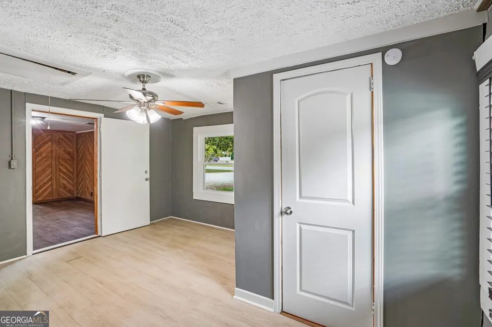 1042 Main ST Whitesburg, GA 30185