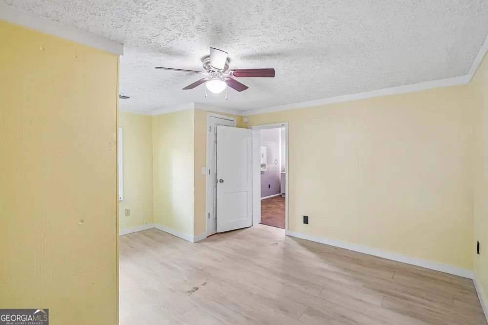 1042 Main ST Whitesburg, GA 30185
