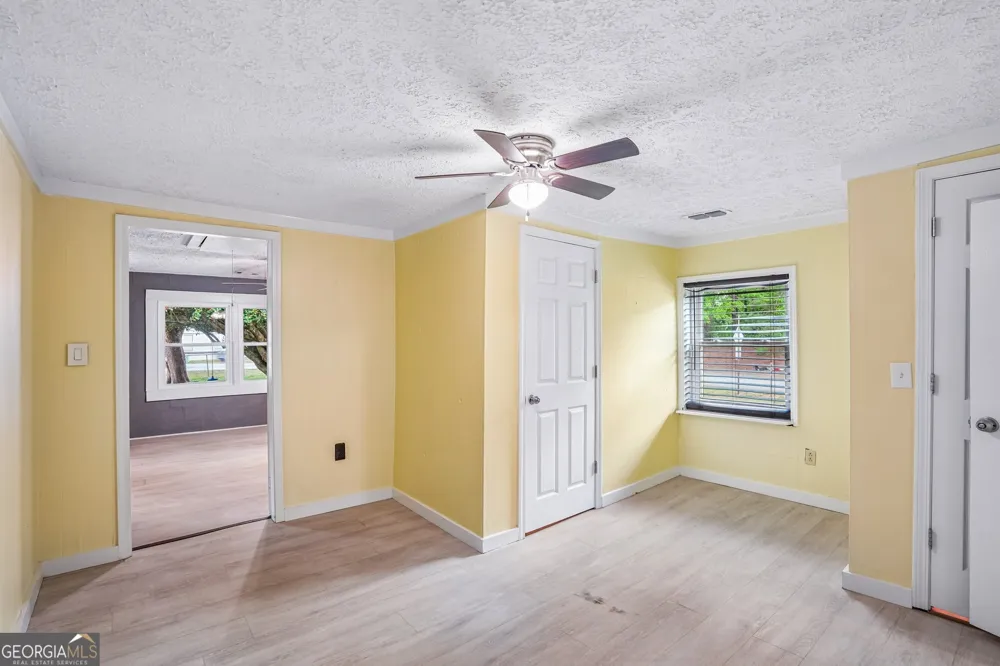 1042 Main ST Whitesburg, GA 30185