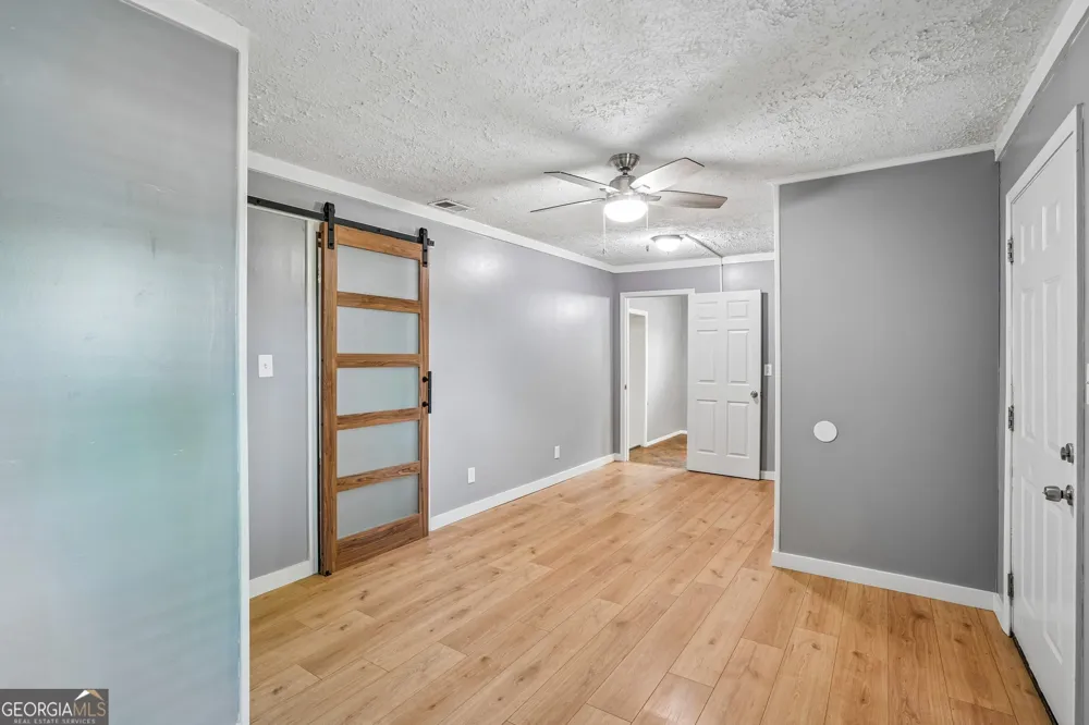 1042 Main ST Whitesburg, GA 30185