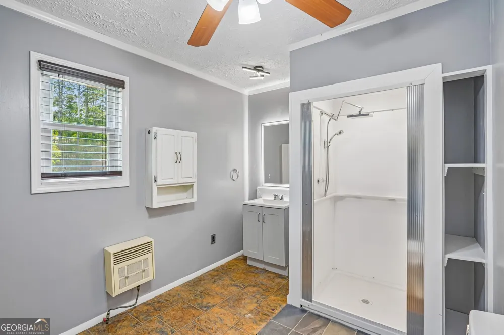 1042 Main ST Whitesburg, GA 30185