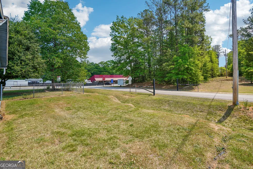 1042 Main ST Whitesburg, GA 30185