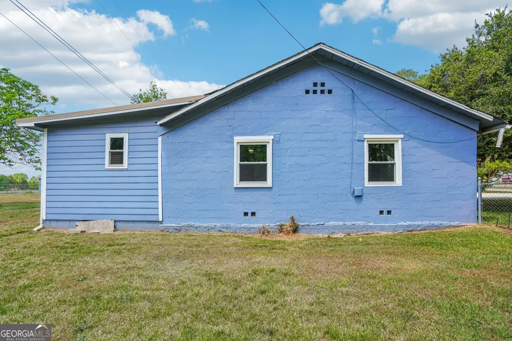 1042 Main ST Whitesburg, GA 30185