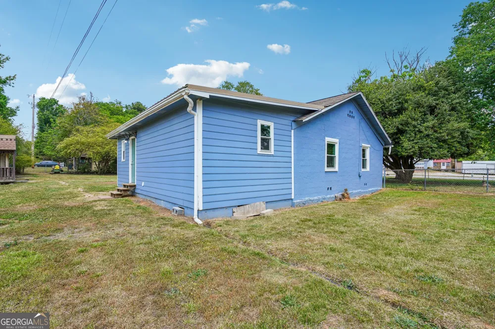 1042 Main ST Whitesburg, GA 30185