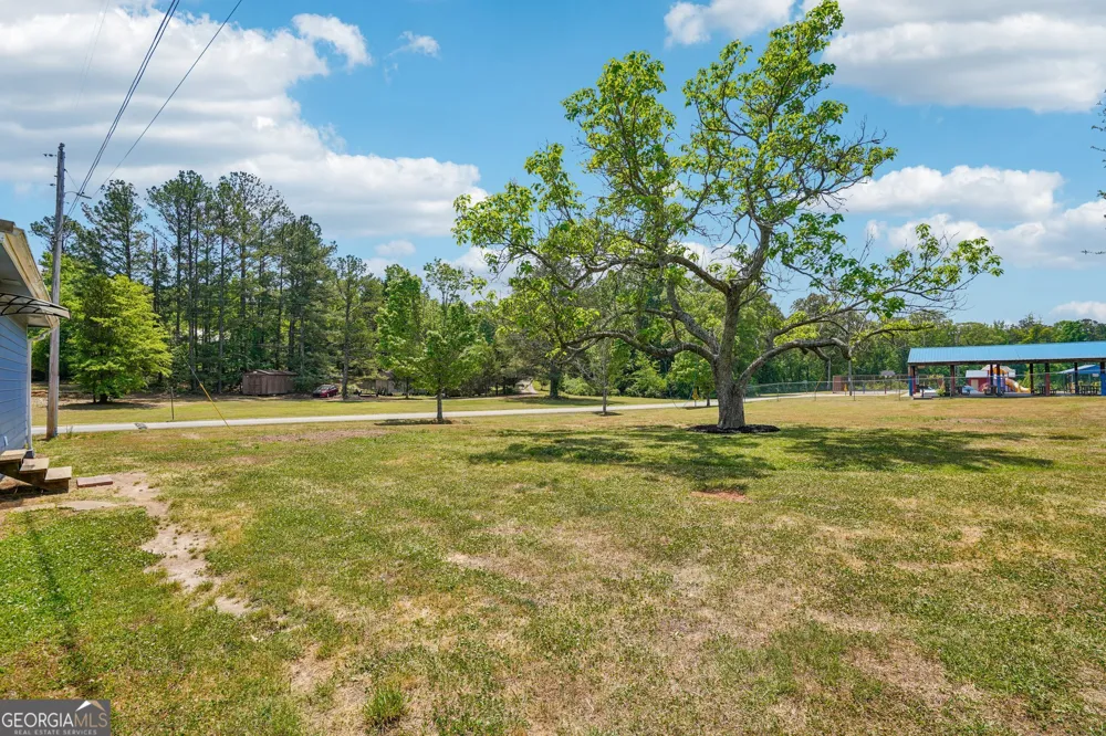 1042 Main ST Whitesburg, GA 30185