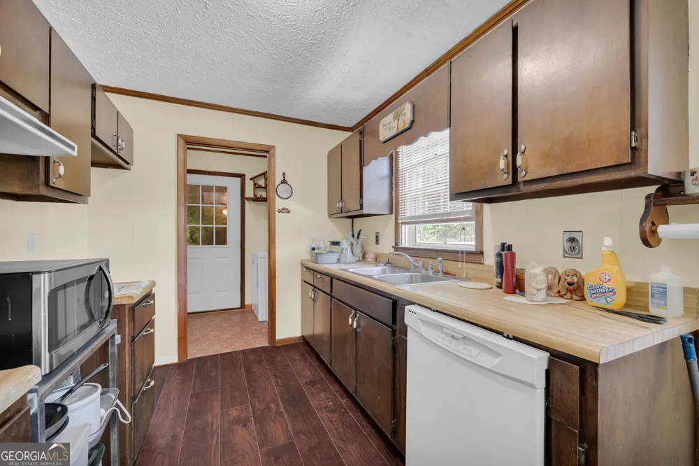 1894 Athens RD Carnesville, GA 30521