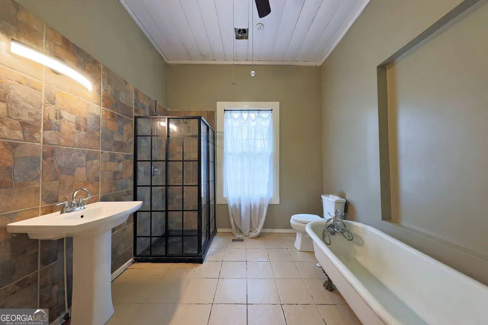 417 Central PL Valdosta, GA 31601