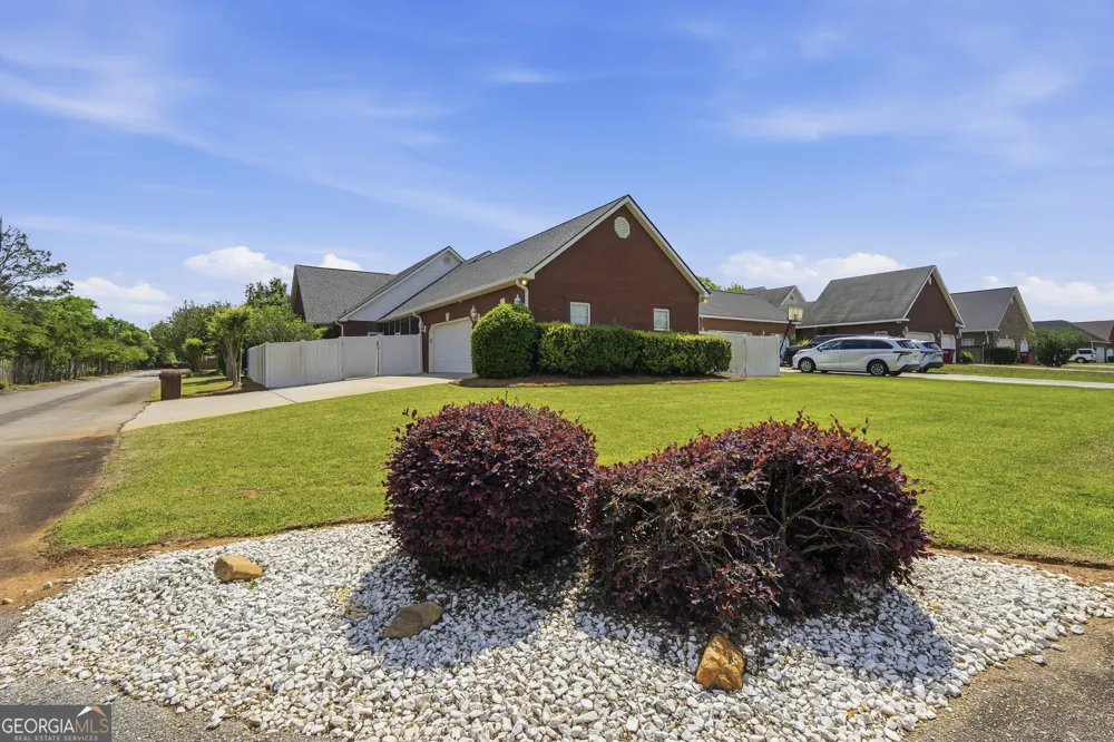 100 Jamestown CT Centerville, GA 31028