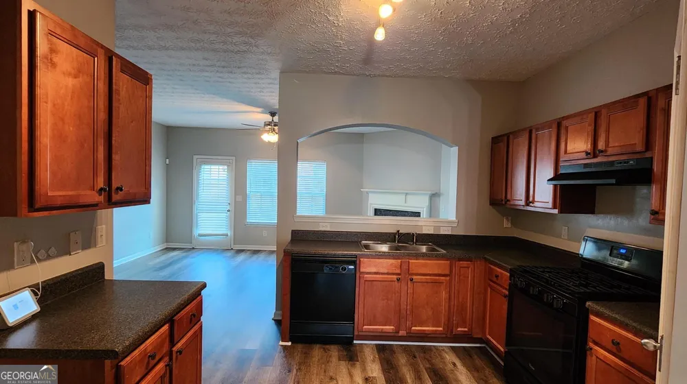 4128 Flat TRL Union City, GA 30291