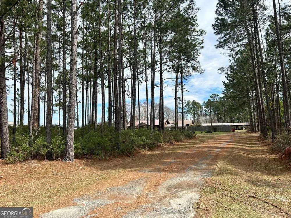 1348 S Us Hwy 1 Alma, GA 31510