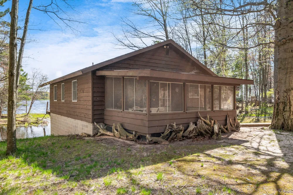 5717 W Pleasant Hill Road Free Soil, MI 49411