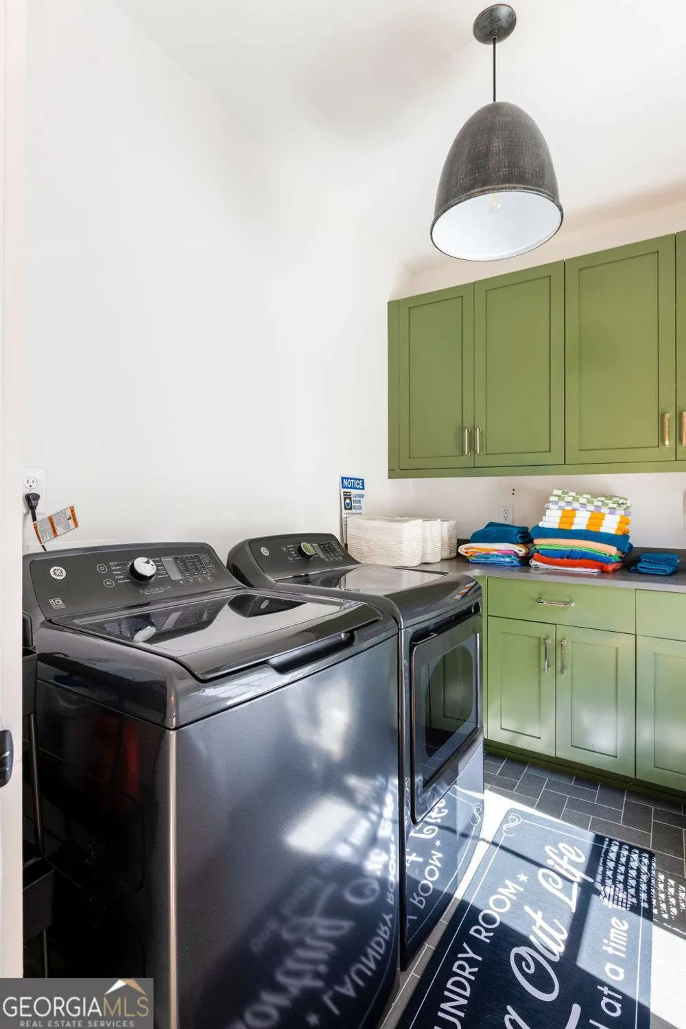 326 Mado LN Chattahoochee Hills, GA 30268