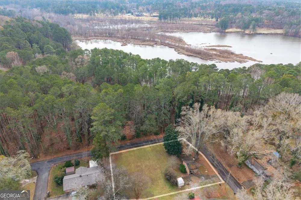 4120 South Lake Shore DR Acworth, GA 30101