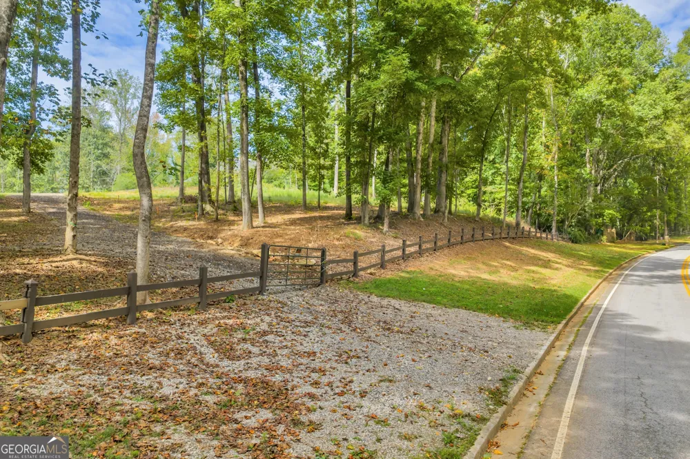 1542 Silver Hill RD Stone Mountain, GA 30087