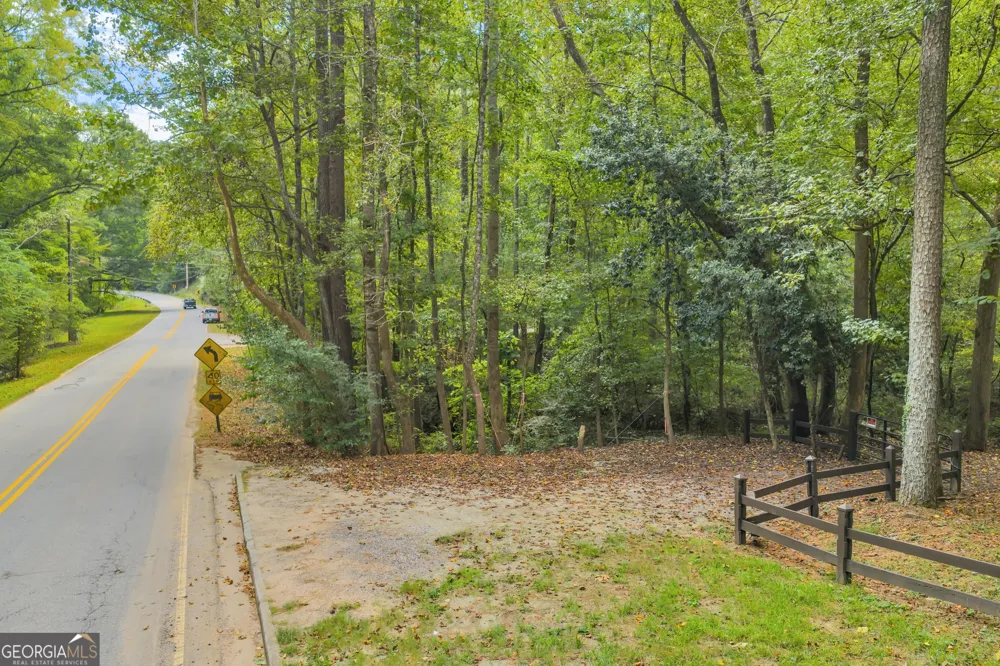 1542 Silver Hill RD Stone Mountain, GA 30087