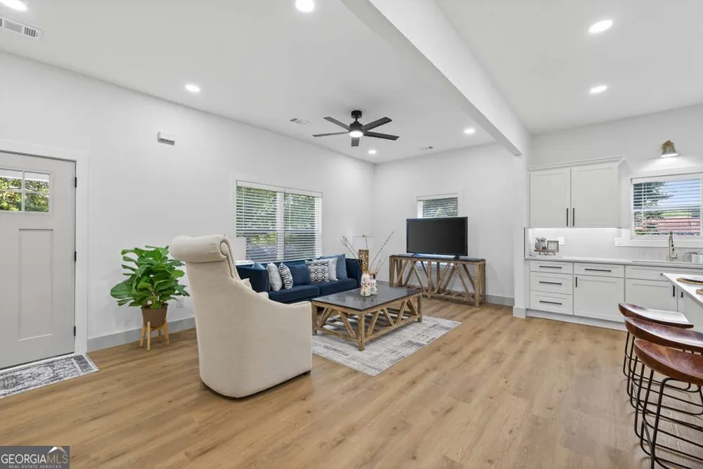 4217 Railroad ST Oakwood, GA 30566