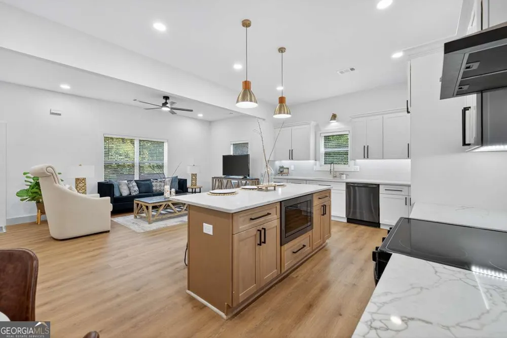 4217 Railroad ST Oakwood, GA 30566