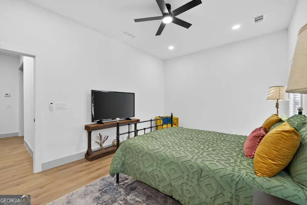 4217 Railroad ST Oakwood, GA 30566