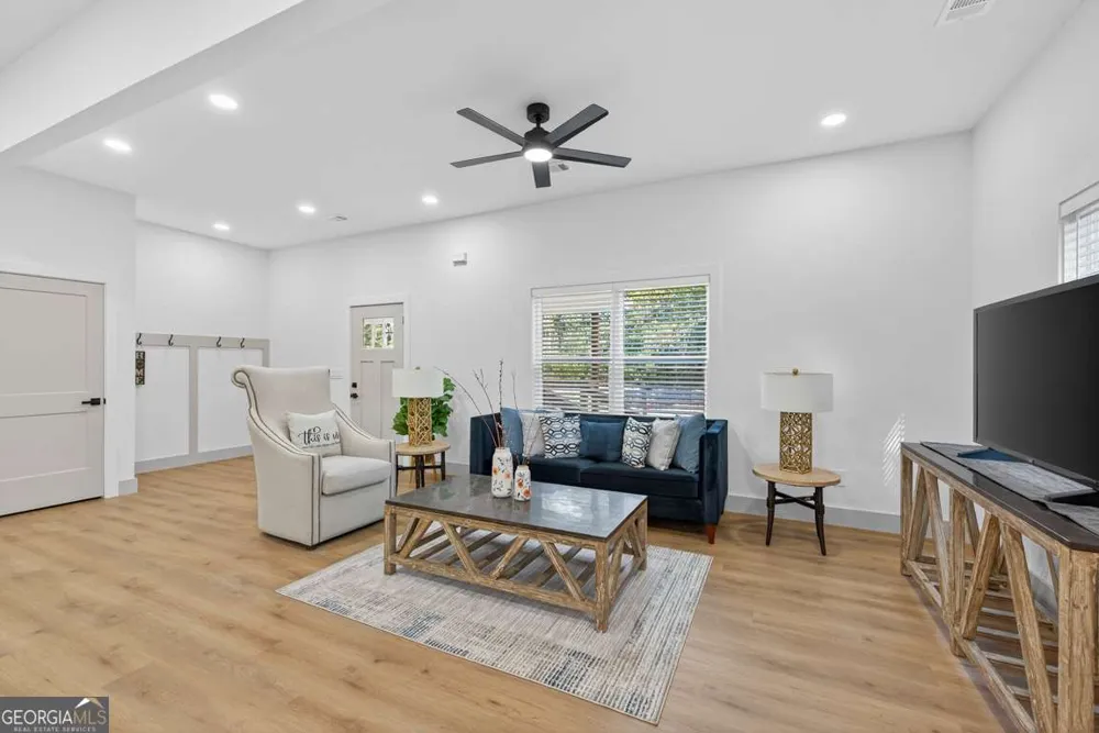 4217 Railroad ST Oakwood, GA 30566