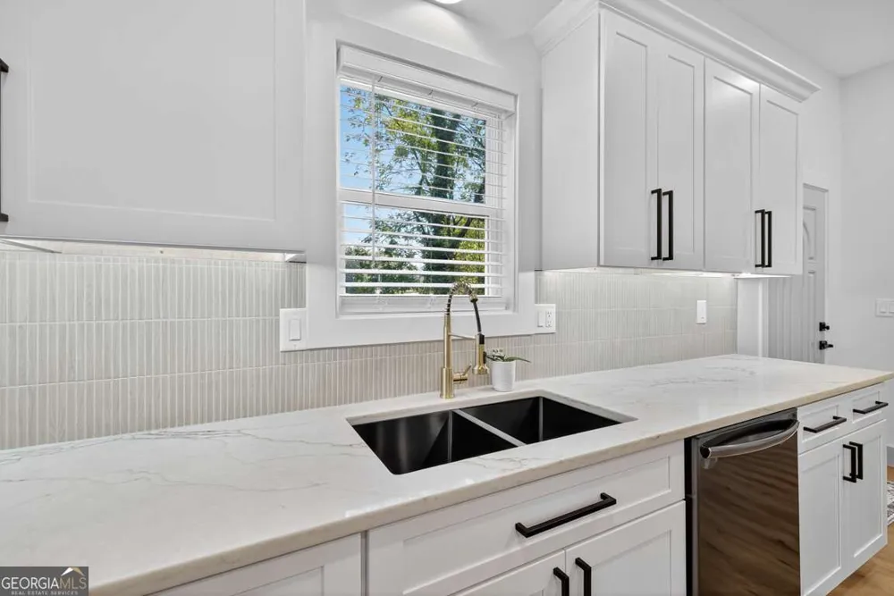 4217 Railroad ST Oakwood, GA 30566