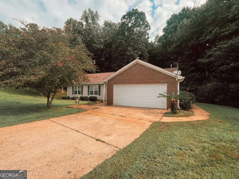 74 Canterbury DR Grantville, GA 30220