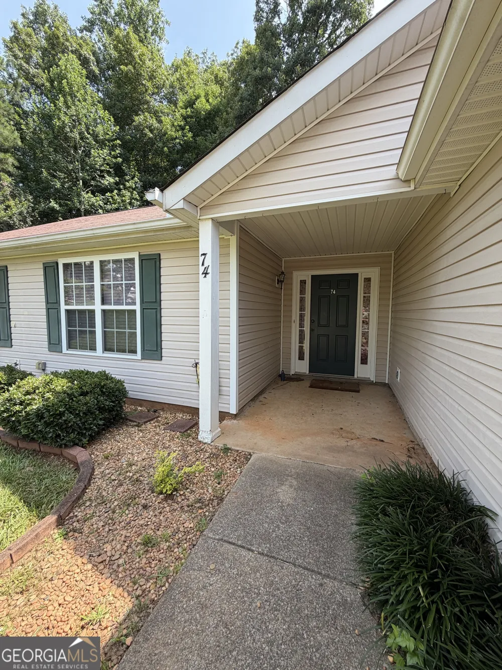 74 Canterbury DR Grantville, GA 30220