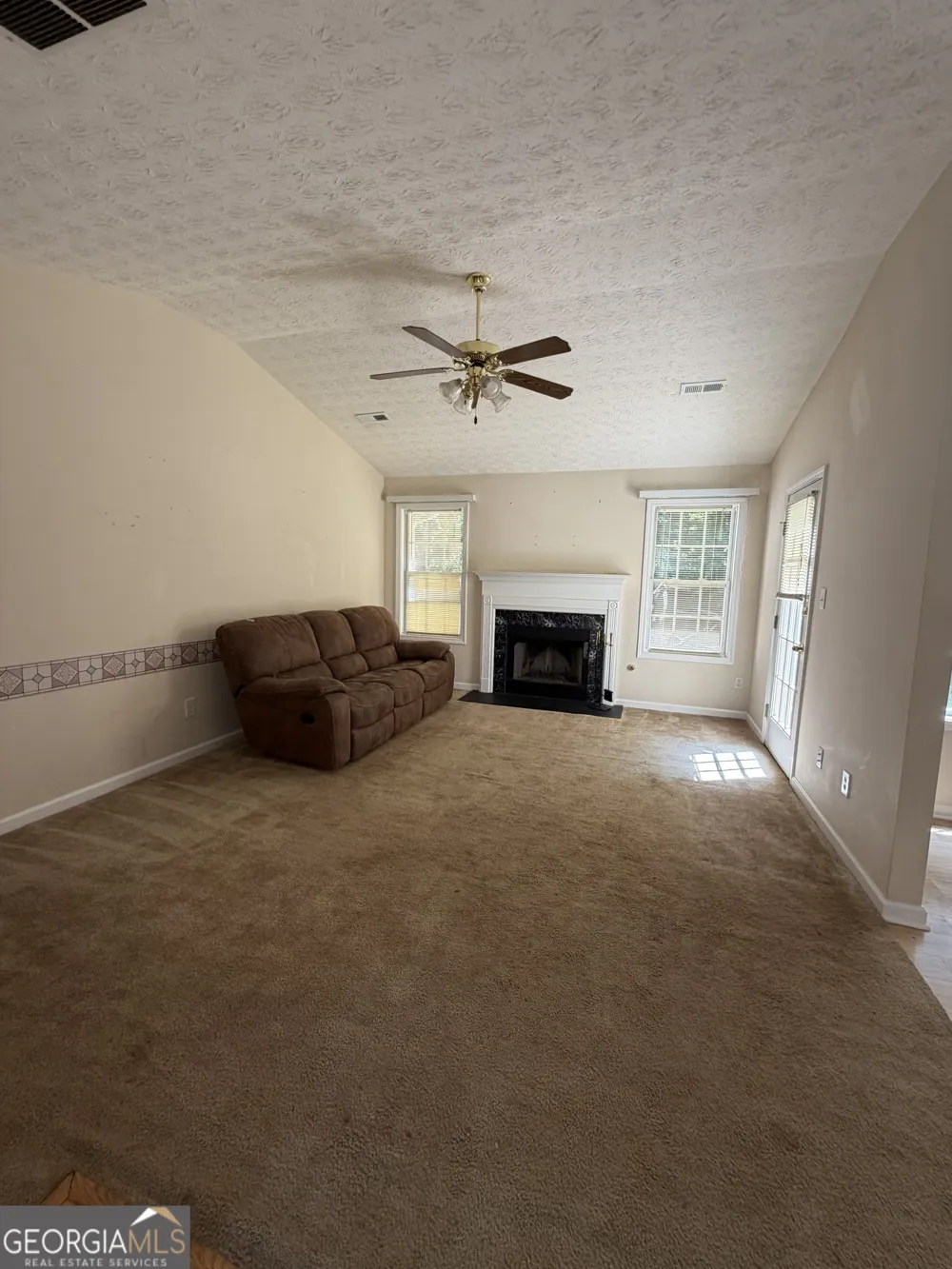 74 Canterbury DR Grantville, GA 30220