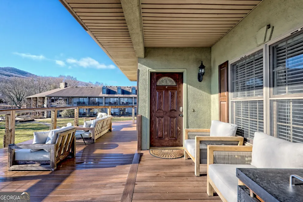 1688 Lakeview DR Young Harris, GA 30582