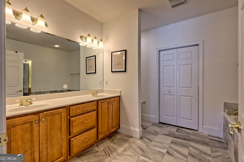 1688 Lakeview DR Young Harris, GA 30582