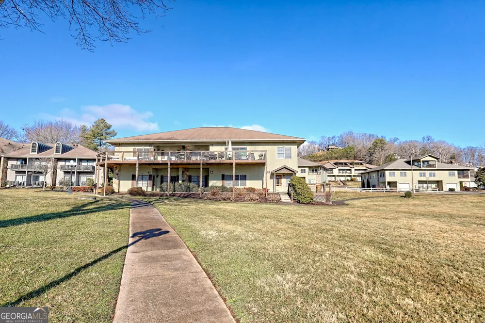 1688 Lakeview DR Young Harris, GA 30582