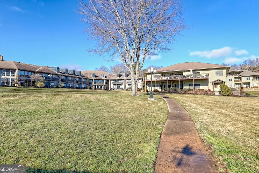 1688 Lakeview DR Young Harris, GA 30582
